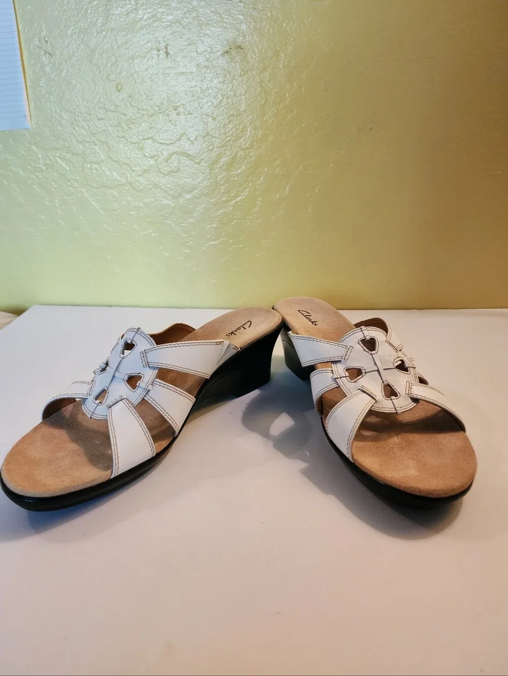 Vintage Clarks White Leather Sandal Pumps with Cute Cutouts
